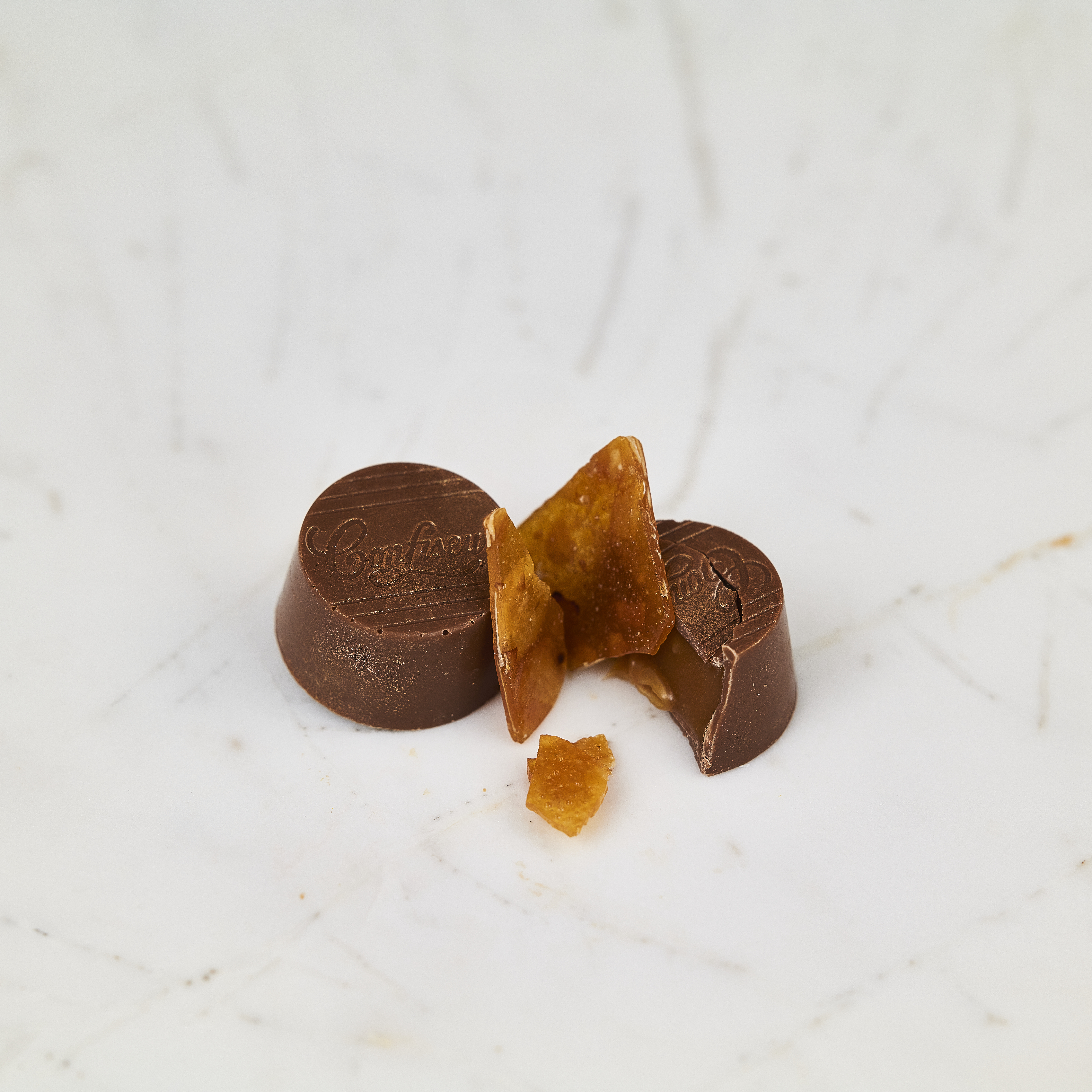 MILK CHOCOLATES / Pralines