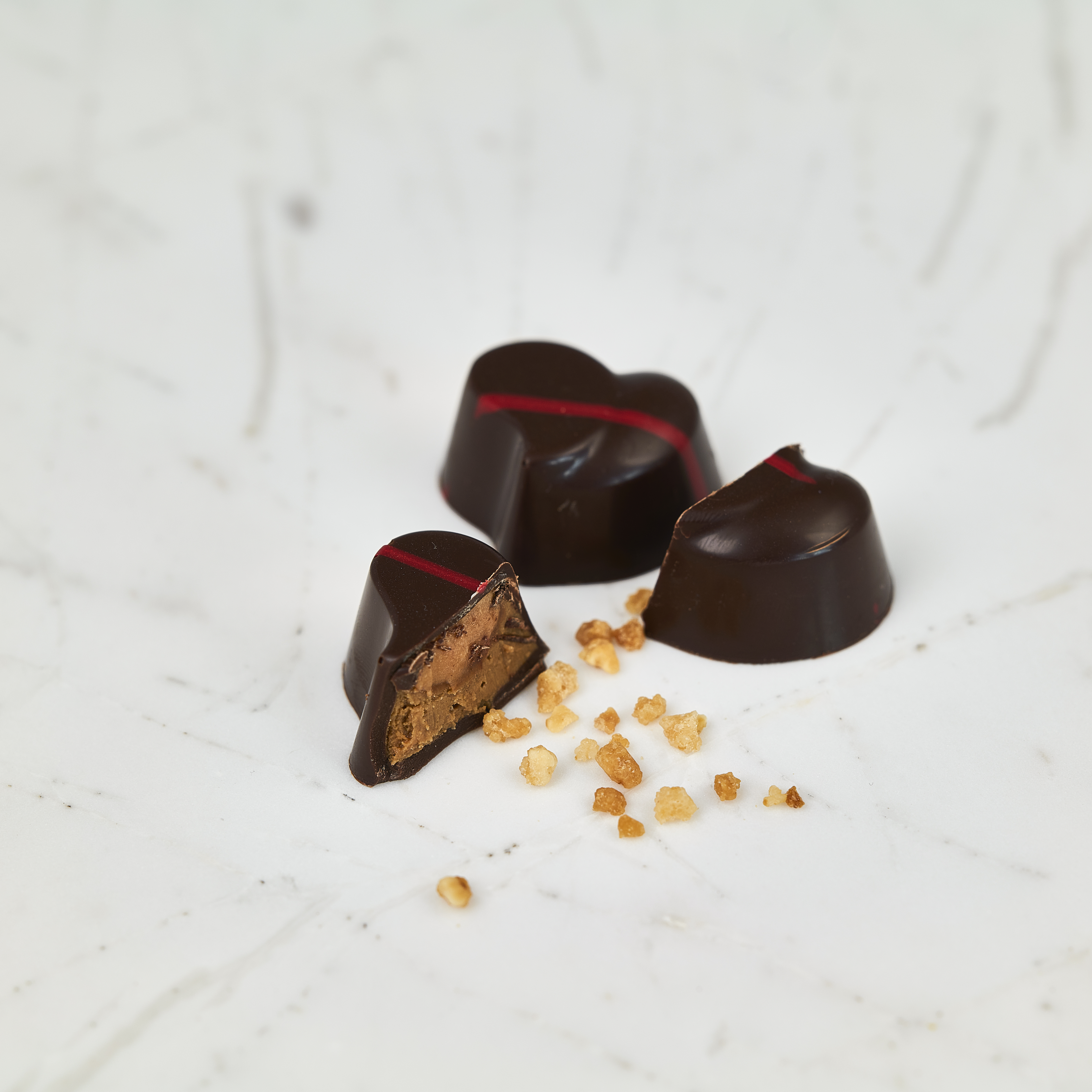 DARK CHOCOLATES / Pralines