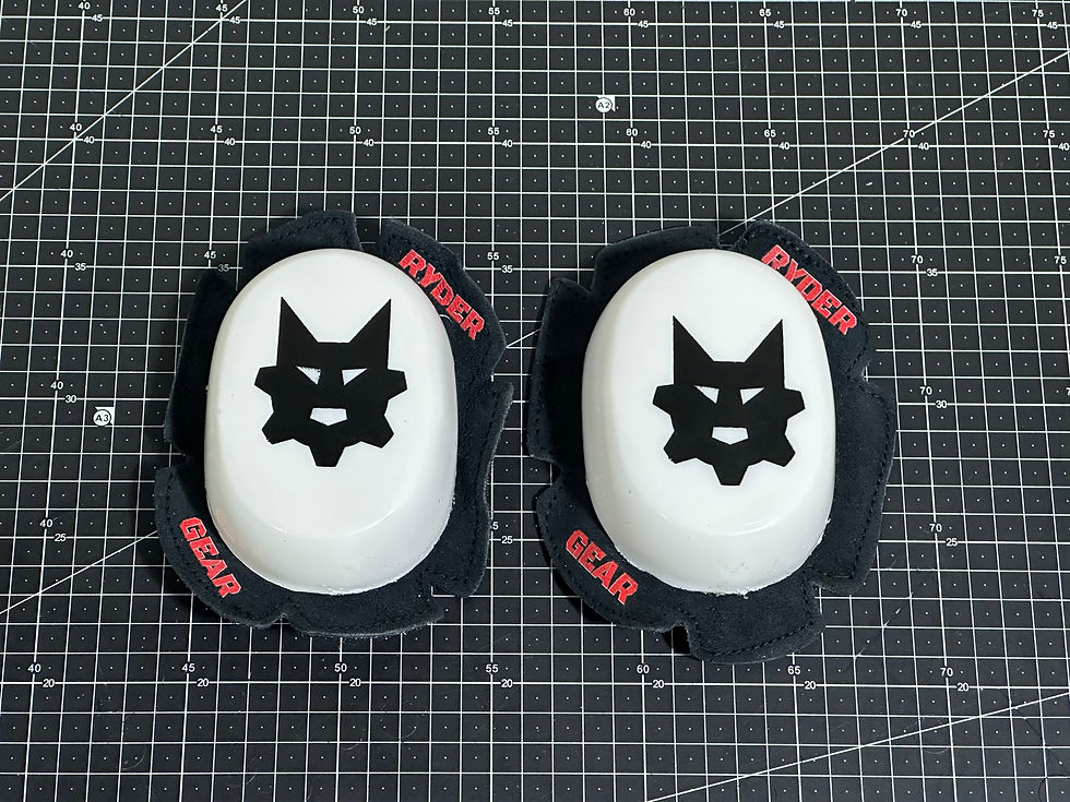 Thumbnail: Ryder Gear Knee Pucks (White & Black)