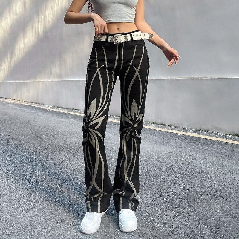 Floral Print & Mid Waisted Designed Black Trousers Model