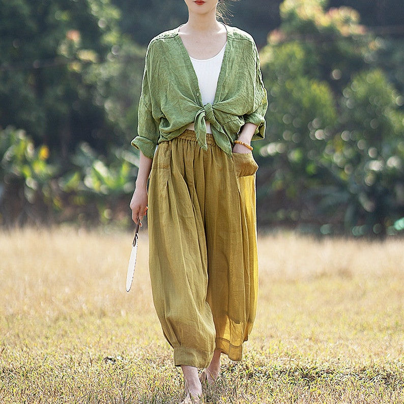 Thumbnail: Breathable Folded Vintage Linen Pant Model Walking