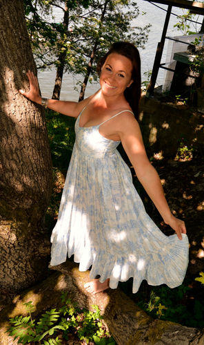 Hilderun svänger med sin klänning