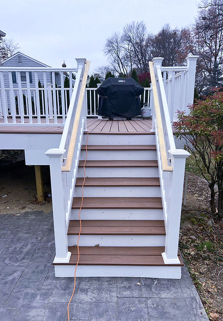 New composite deck with white vinyl railings in Parsippany NJ
