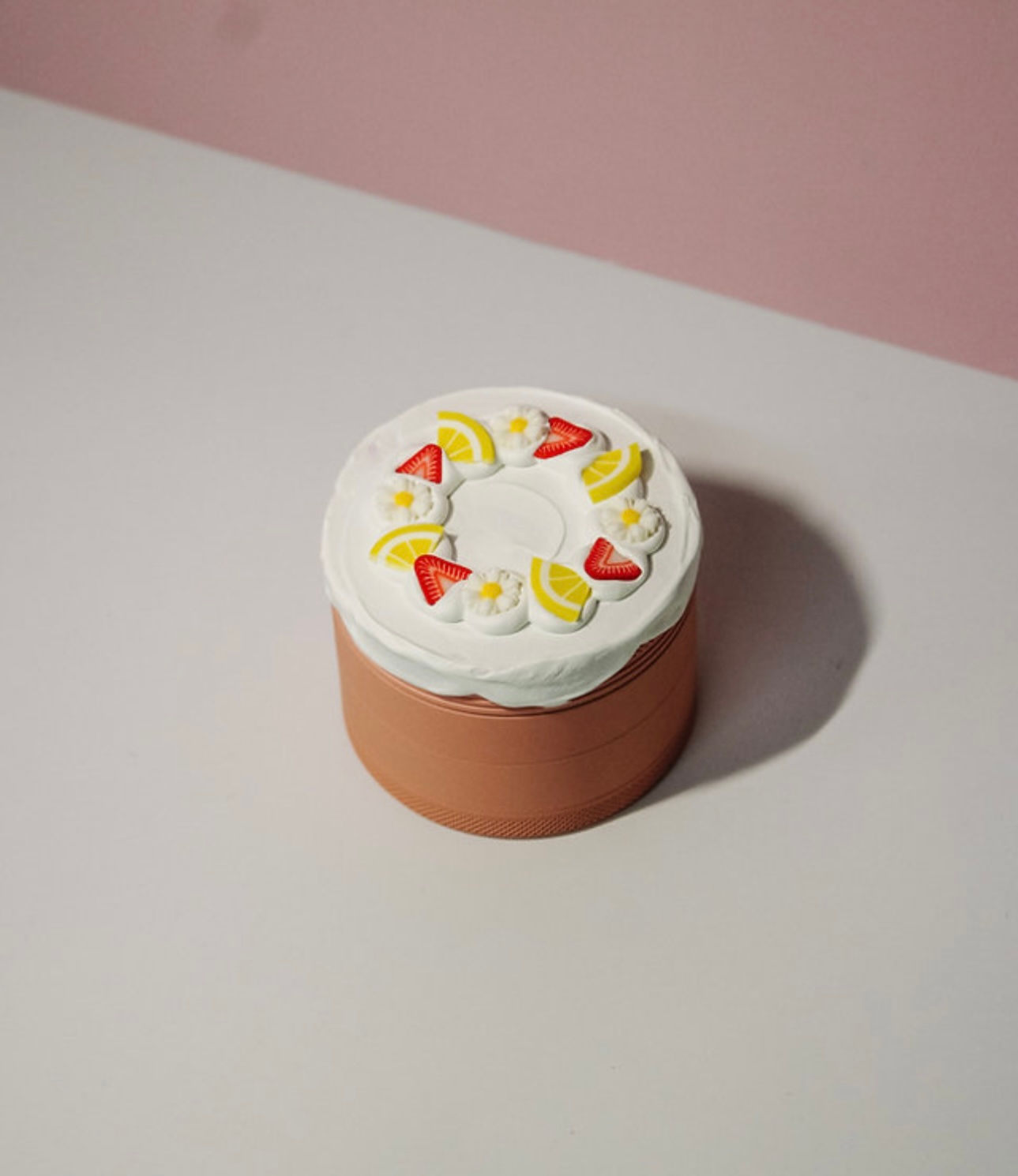 Fake Cakery - Strawberry Cake Grinder