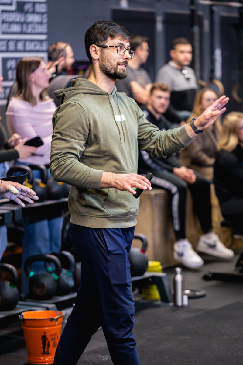 Trener Denis Petričević vodi trening