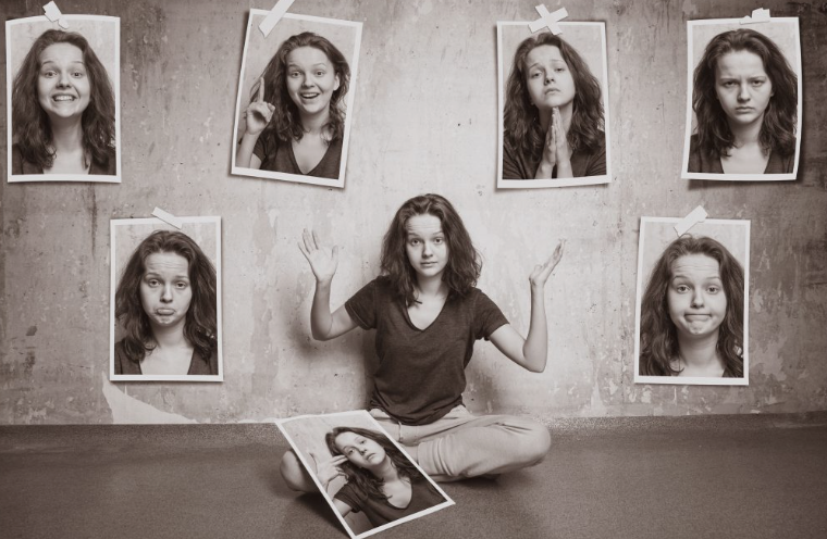 Илюстрация на концепцията за Схема терапия, показваща едно и също лице с различни емоционални състояния и вътрешни режими