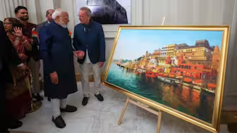 'Kashi in Rome': Italian Artist Giampaolo Tomassetti Presents Majestic Varanasi Painting to Prime Minister Narendra Modi