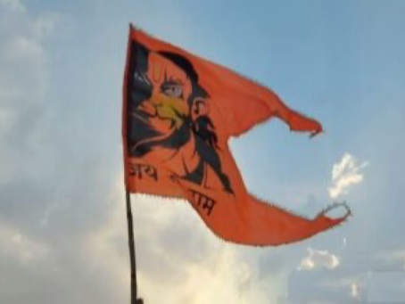 India: Three Muslims replace Hindu religious flag with Islamic flag