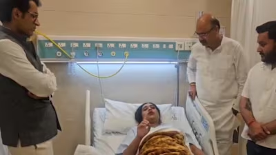BJP leader Pradeep Bhandari also took to X, alleging that Parashar, who he claimed was three months pregnant, had been assaulted while covering the protest. | News18