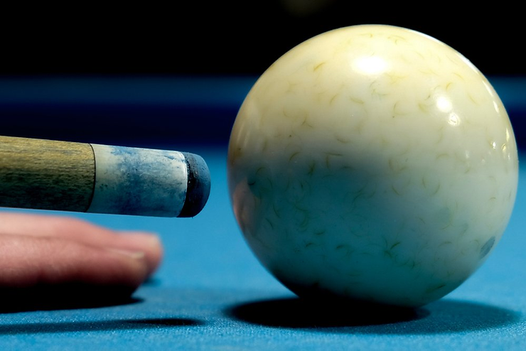 white ball in 8 ball pool