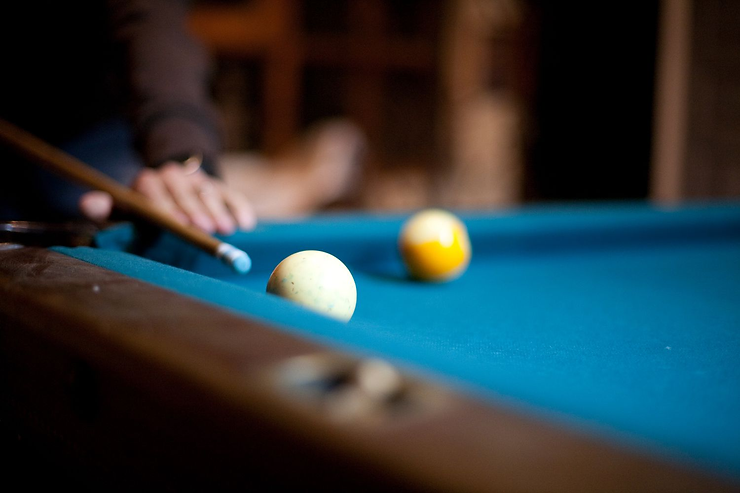 guy aiming a shot in 8 ball pool