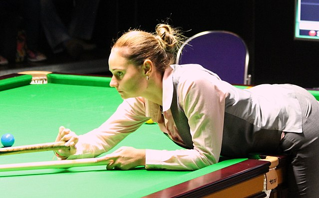 Reanne evans playing snooker