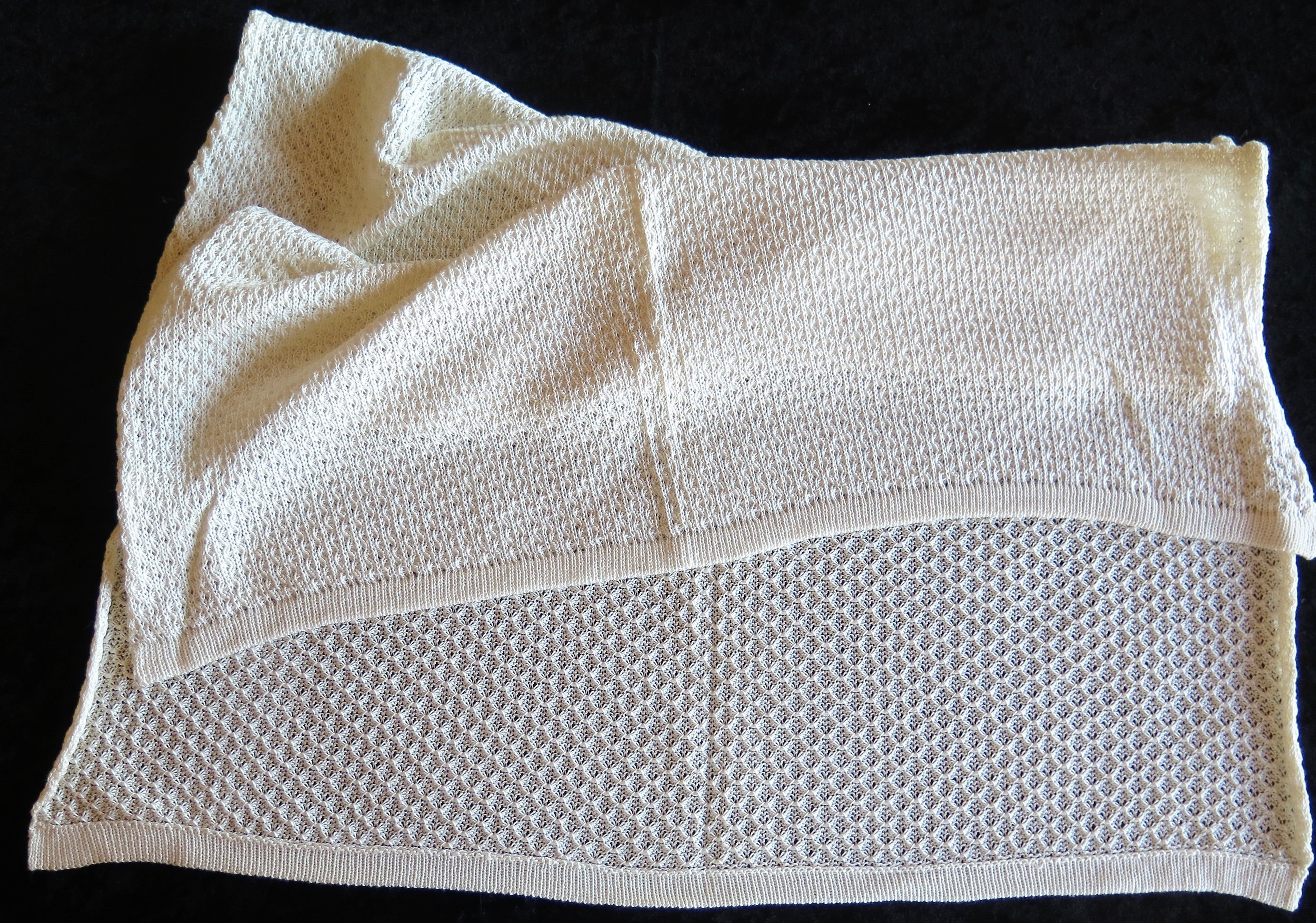 Baby6: Babyteppe i Hifa bomull 12/3. 65 x 104 cm.