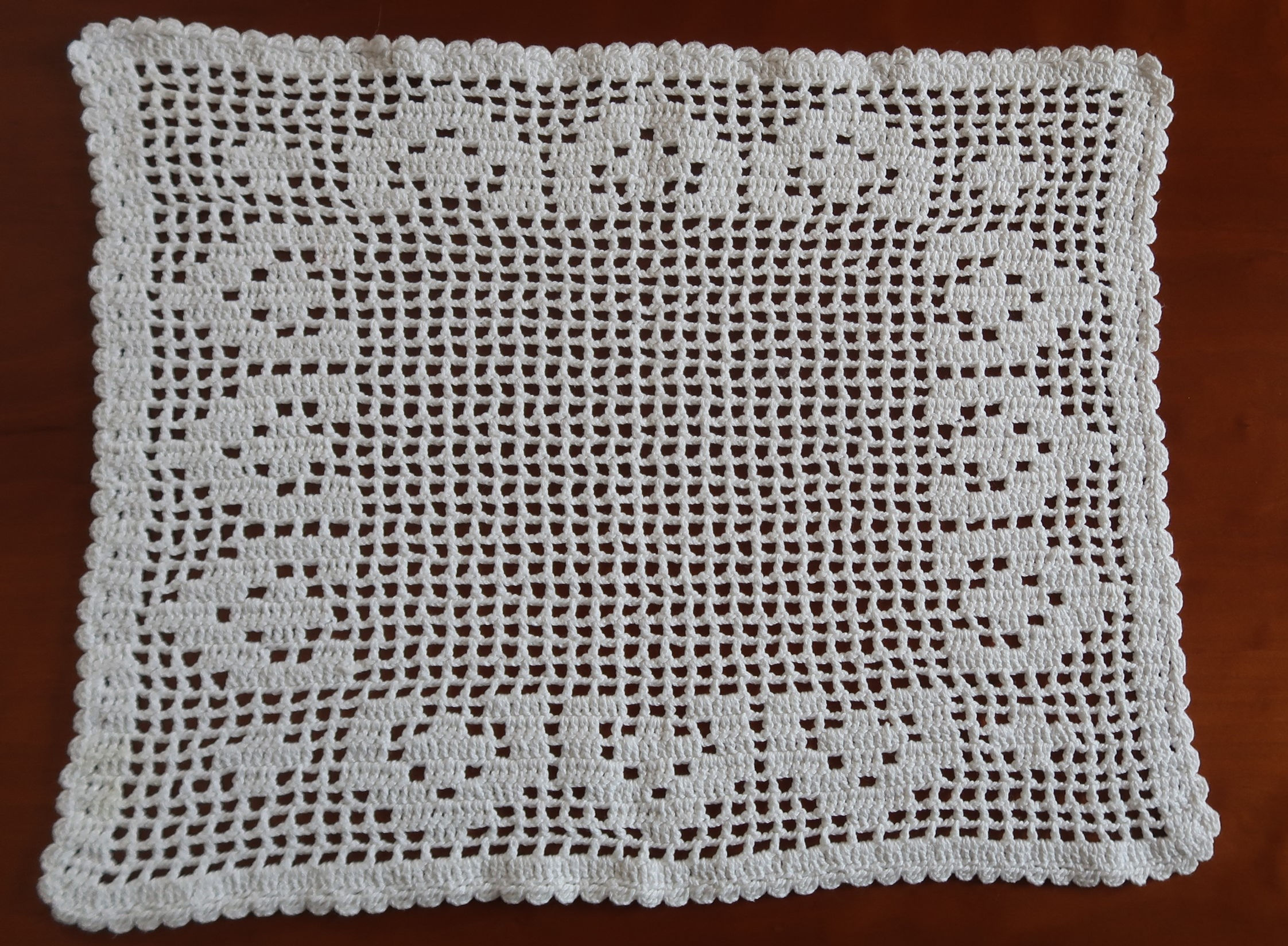 H16: Hekla brikke, 32x40 cm.