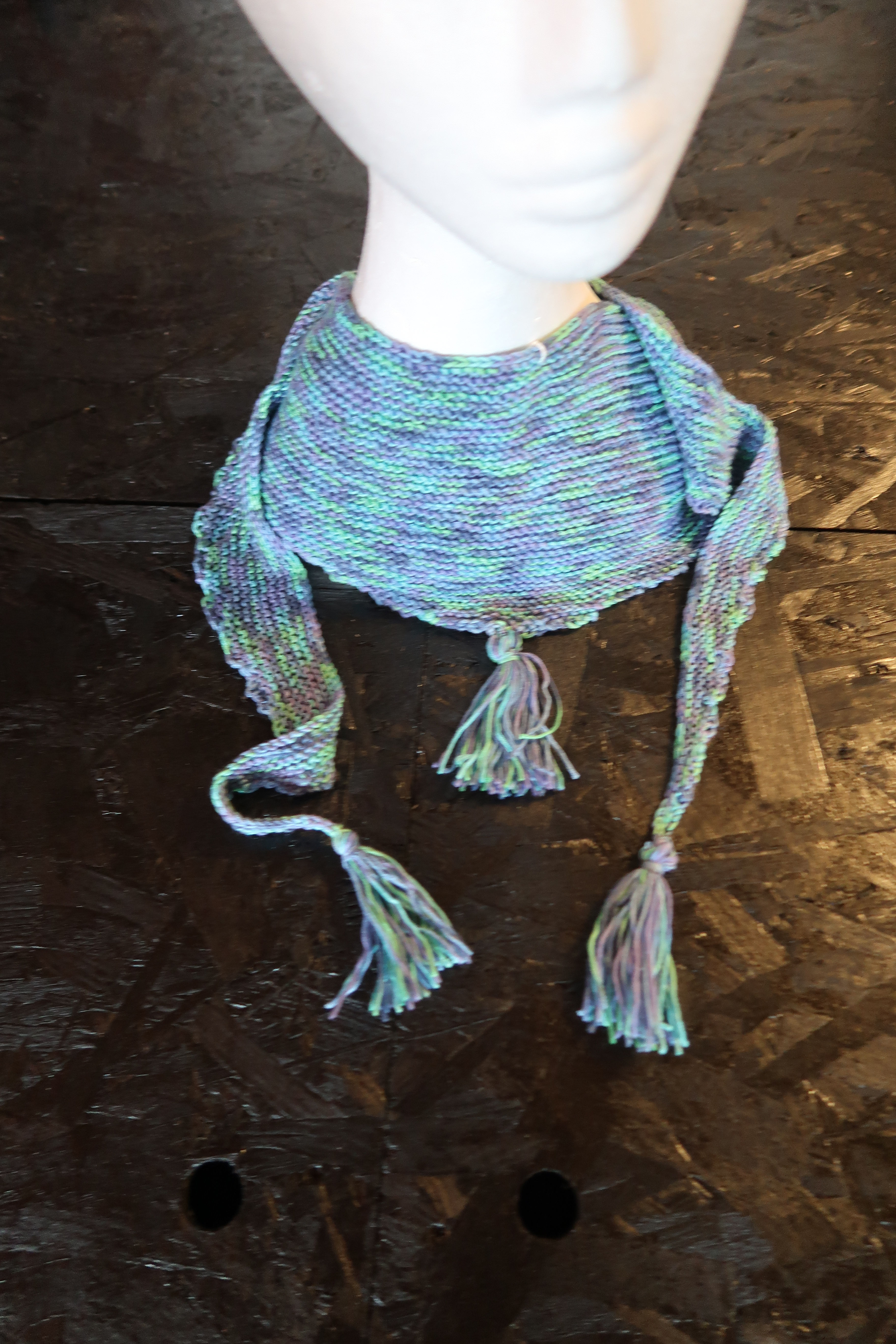 Sjal 52 D: Trekantsjal i Mandarin Petit. 155x15cm.