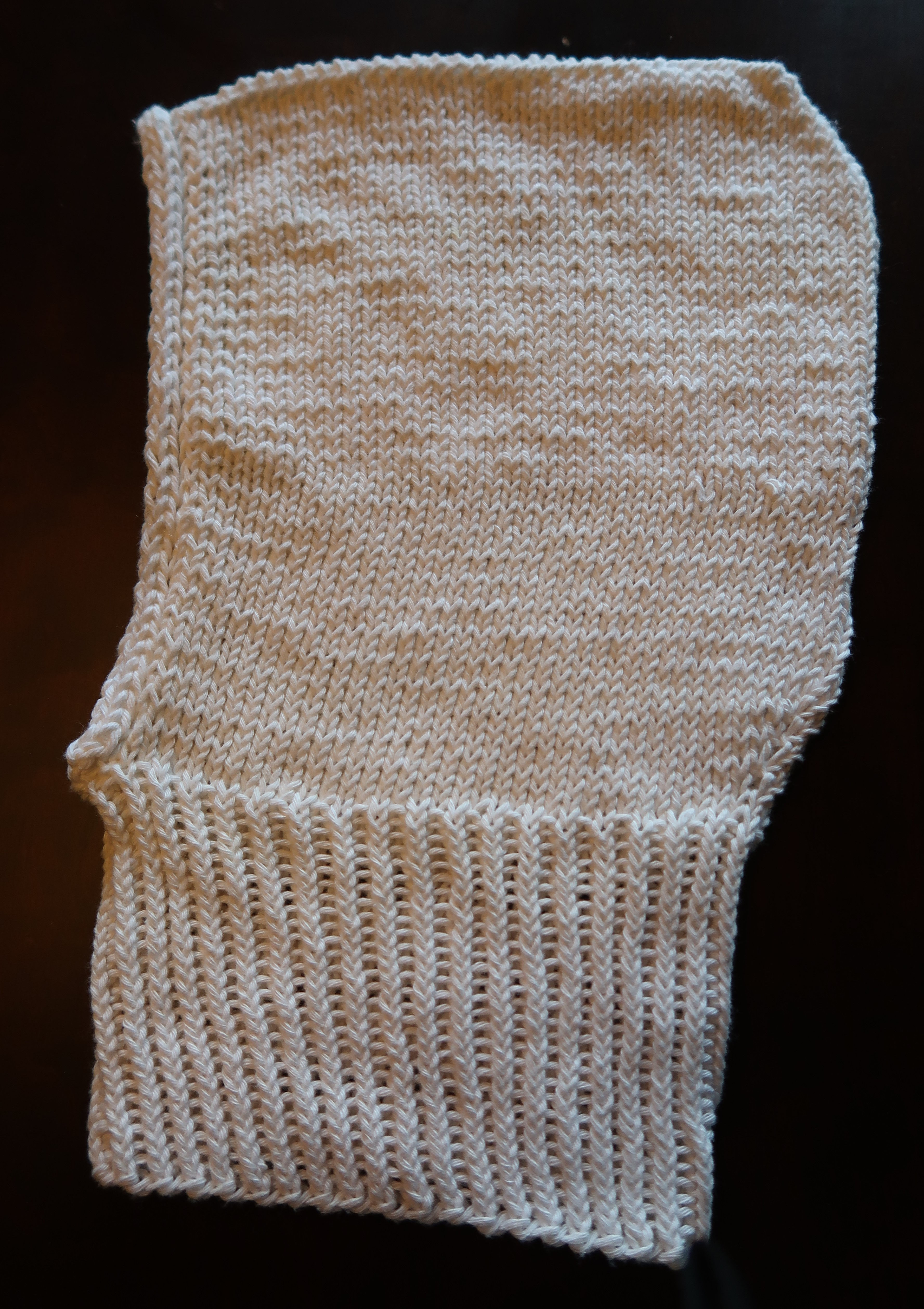 Hals5: Hvit hals/lue i bomull.