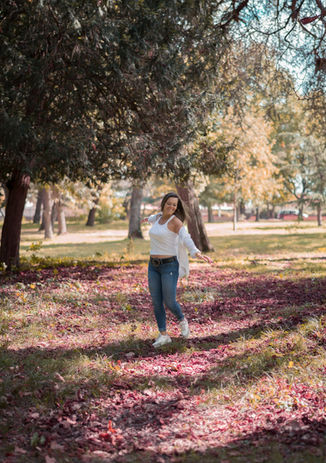 portrait shooting femme confiance en soi, estime de soi, femme puissante et belle, photographie nature en extérieur, liberté, naturel