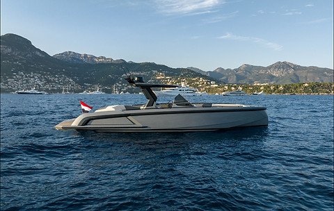 Vanquish 40 for Charter Saint Tropez