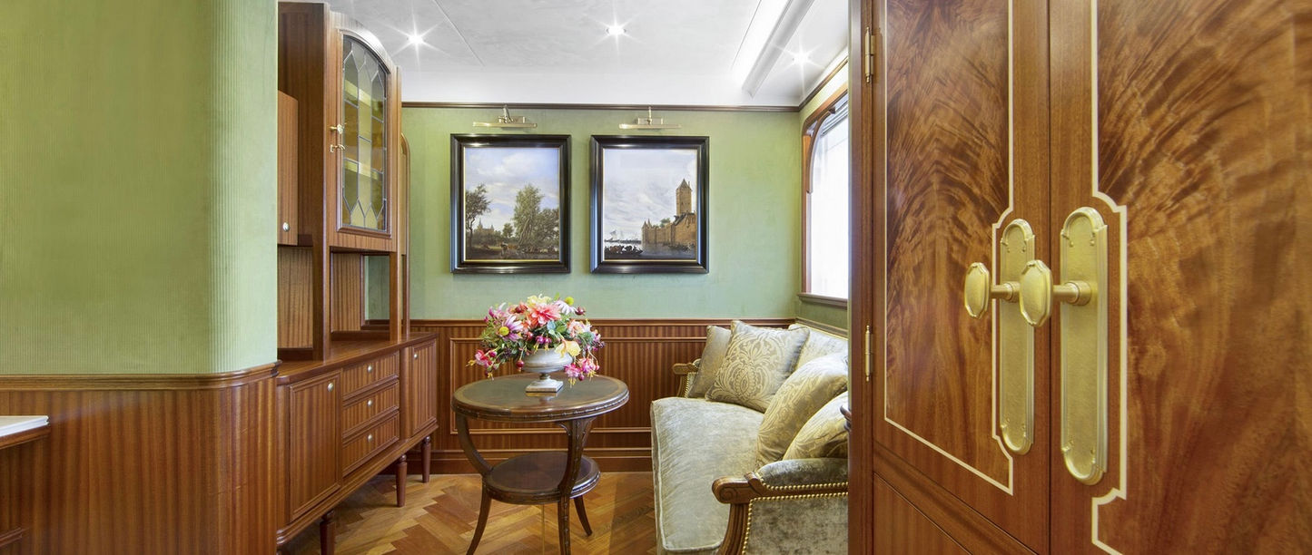 Sitting area VIP cabin explorer yacht Santa Maria T
