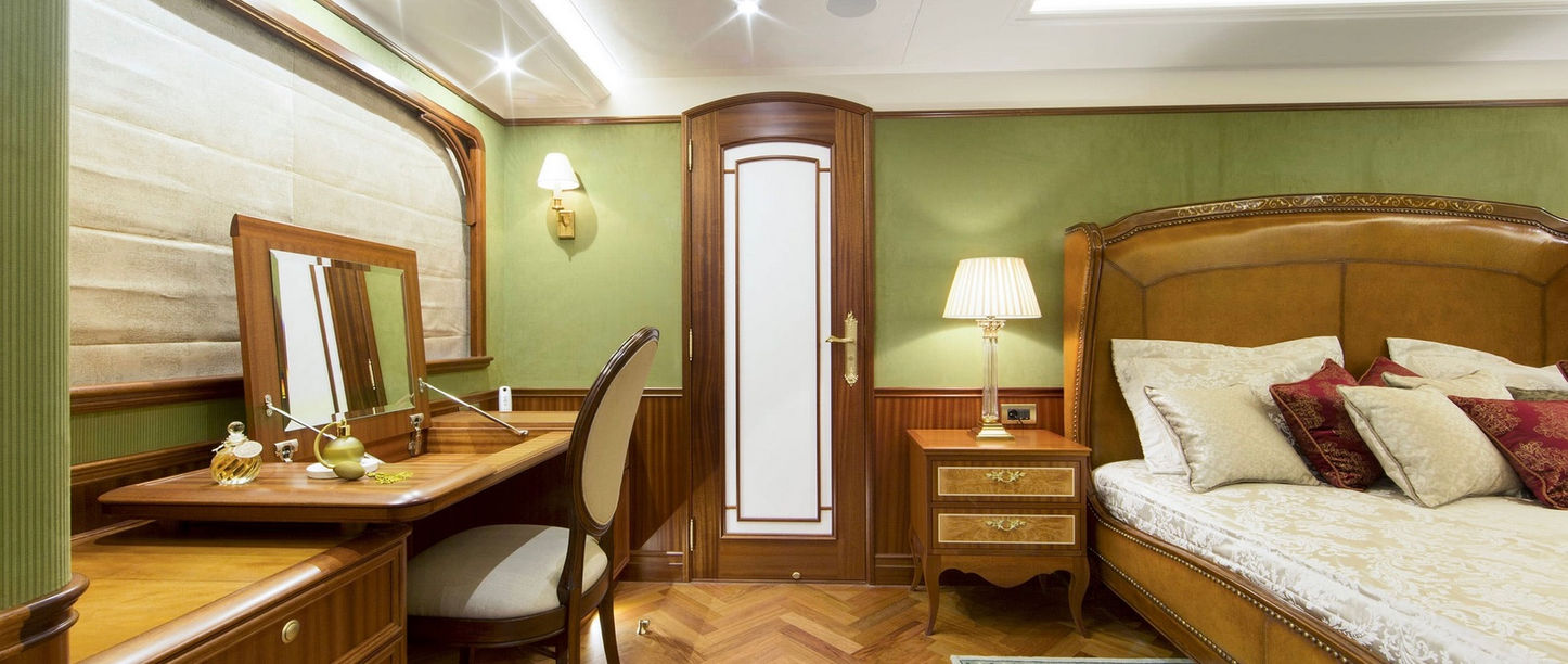 owner suite explorer yacht Santa Maria T