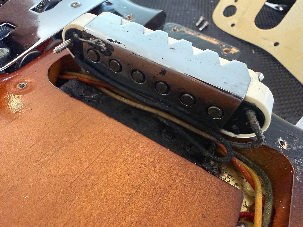 Miniatura: Vintage Fender 1962 Jaguar Sunburst Solid Body Electric Guitar