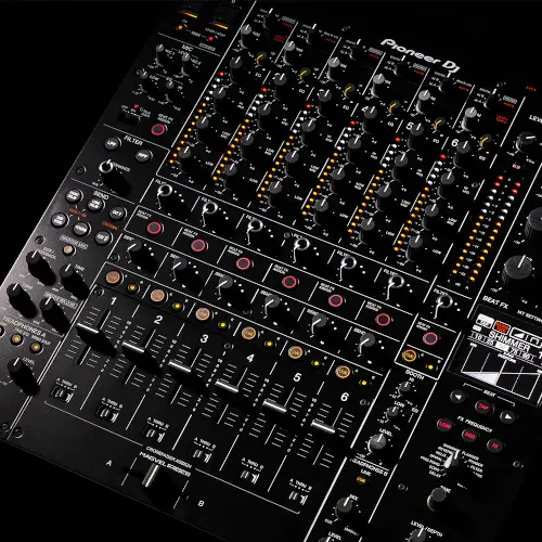 縮圖：Pioneer DJM-V10 6-Channel Digital DJ Mixer: Pro Link, Dual USB, Headphone