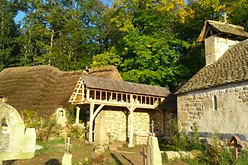 ferme moyen age saint julien aux bois.png