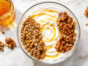 Iogurte Grego com Granola, Mel e Nozes Caramelizadas (Café da Manhã)
