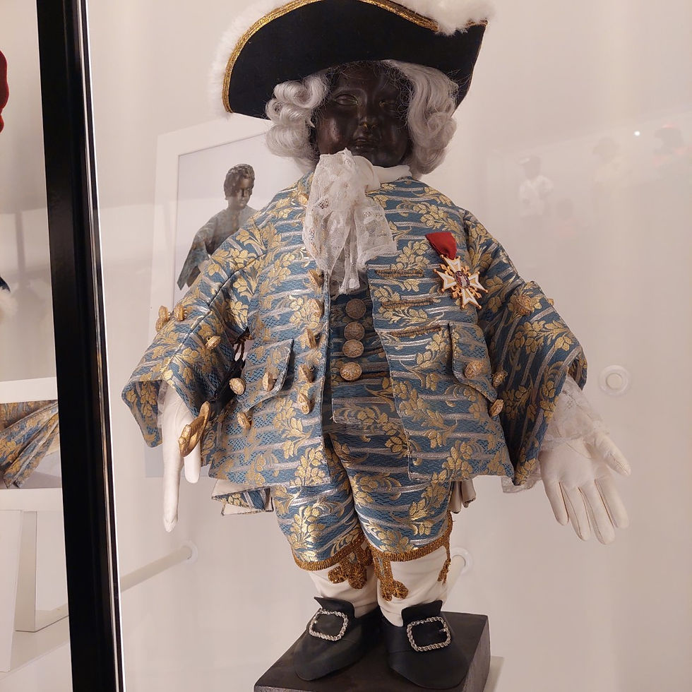 Manneken Pis dressed as Louis XV