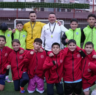 Sokaklardan sahalara uzanan başarı hikayesi: Memurluğu bırakıp hayalindeki kulübü kurdu