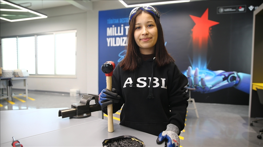 Lise öğrencisinin asfalt dayanıklılığını plastik atıklarla artırdığı projesi 4 ödül aldı