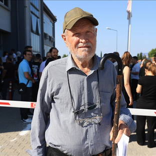 YKS'nin 81 yaşındaki "en yaşlı" adayı bu yıl 8. kez üniversite sınavına girdi