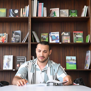 Edirneli Hazar engelleri azmiyle aştı, beden eğitimi öğretmeni oldu