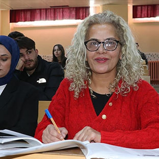 Oğluna örnek olmak isteyen 54 yaşındaki kadın, 3'üncü üniversitesini okuyor