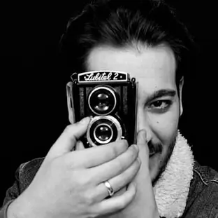 “Gökhan Çıkrıkçıoğlu Fotoğraf stüdyosu”: İzmir’in Masalsı Anılar Atölyesi