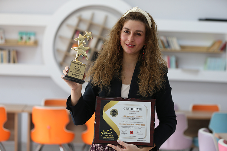 İngilizce dersini projelerle anlatan öğretmene çifte uluslararası ödül