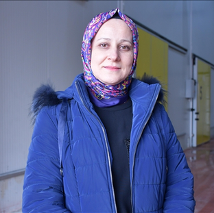 Kadın girişimci devlet desteğiyle kurduğu soğuk hava deposunda köylülerin meyvelerini saklıyor