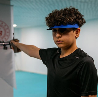 Depremin acılarını sporla hafifletti