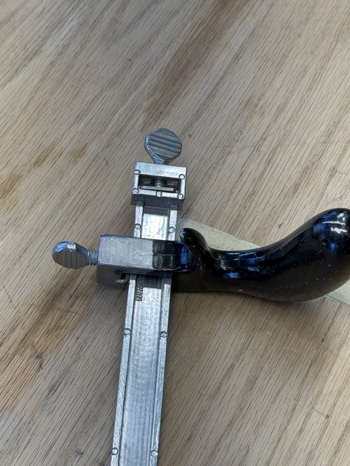 Adjustable Leather Strap Cutter — detail 1