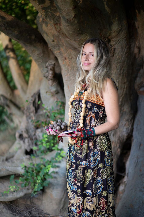 grounding-the-womb-with-the-tree-soulful-portrait-at-hampstead-p