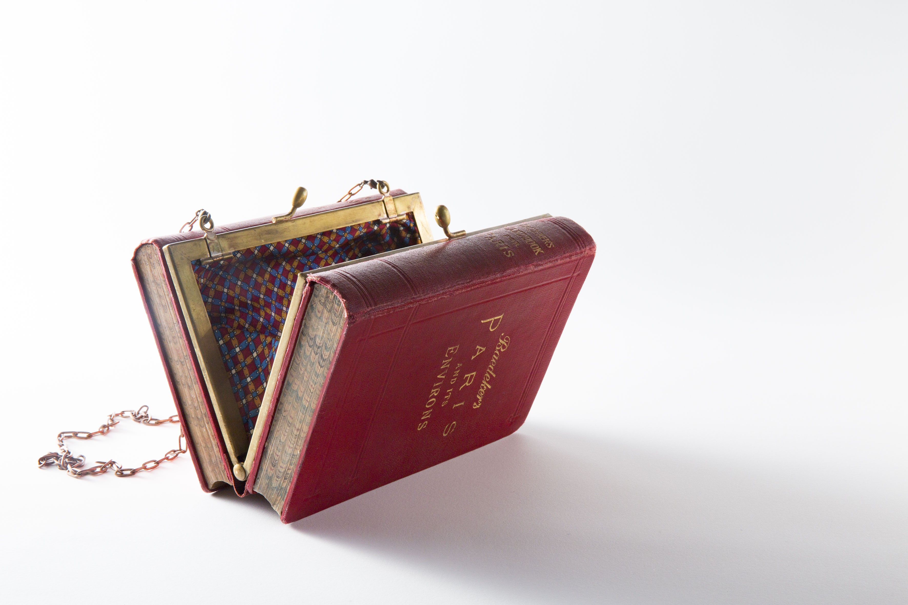 LA BOUQUINISTE ECOLE DE CURIOSITES