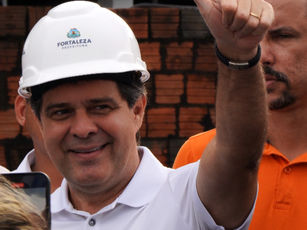 Prefeito Evandro Leitão visita obras dos Residenciais Lagoa 1 e 3