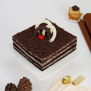 Image of a very elegant square shaped chocolate cake.
