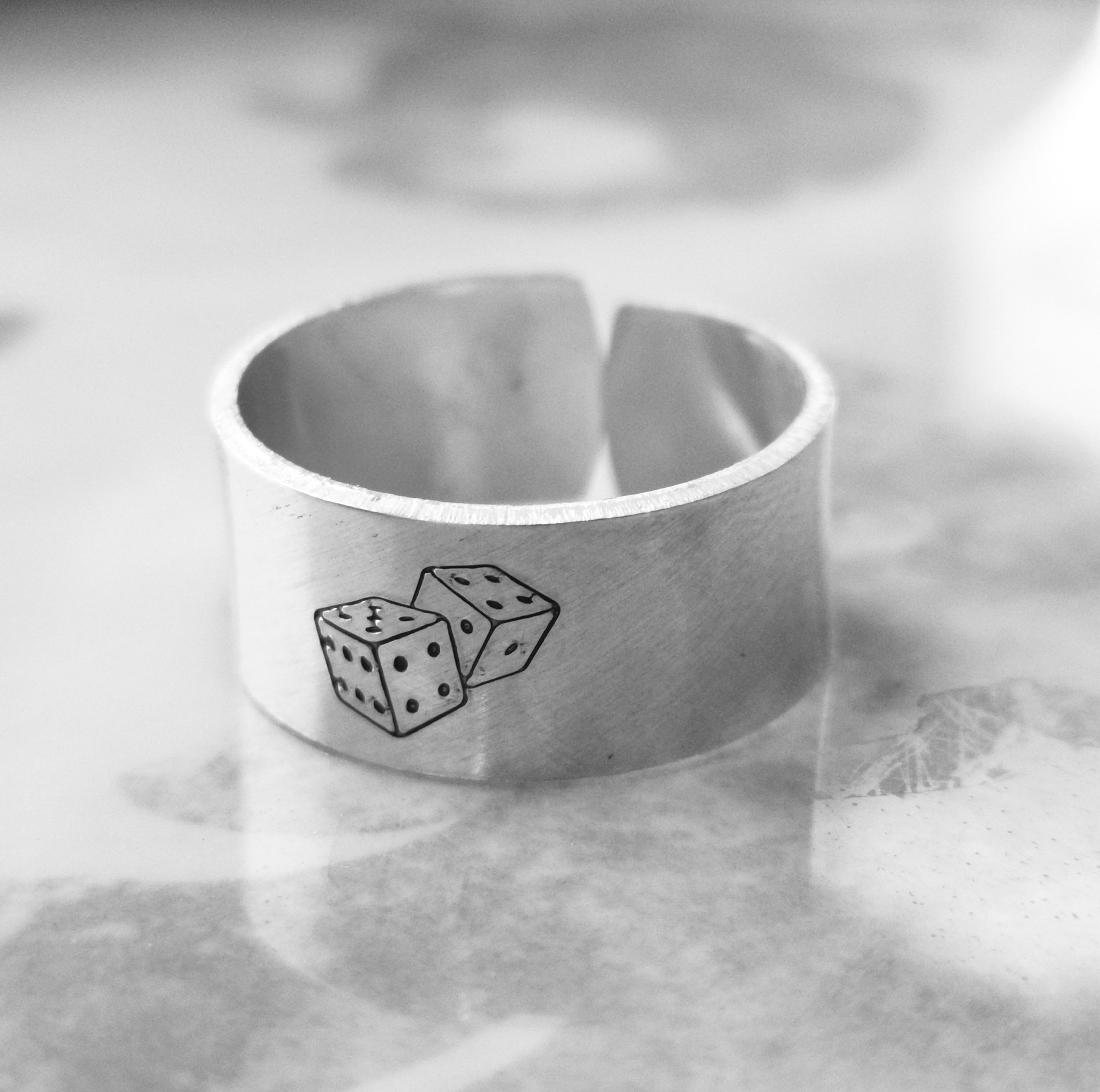 Dice : Wide Band Ring