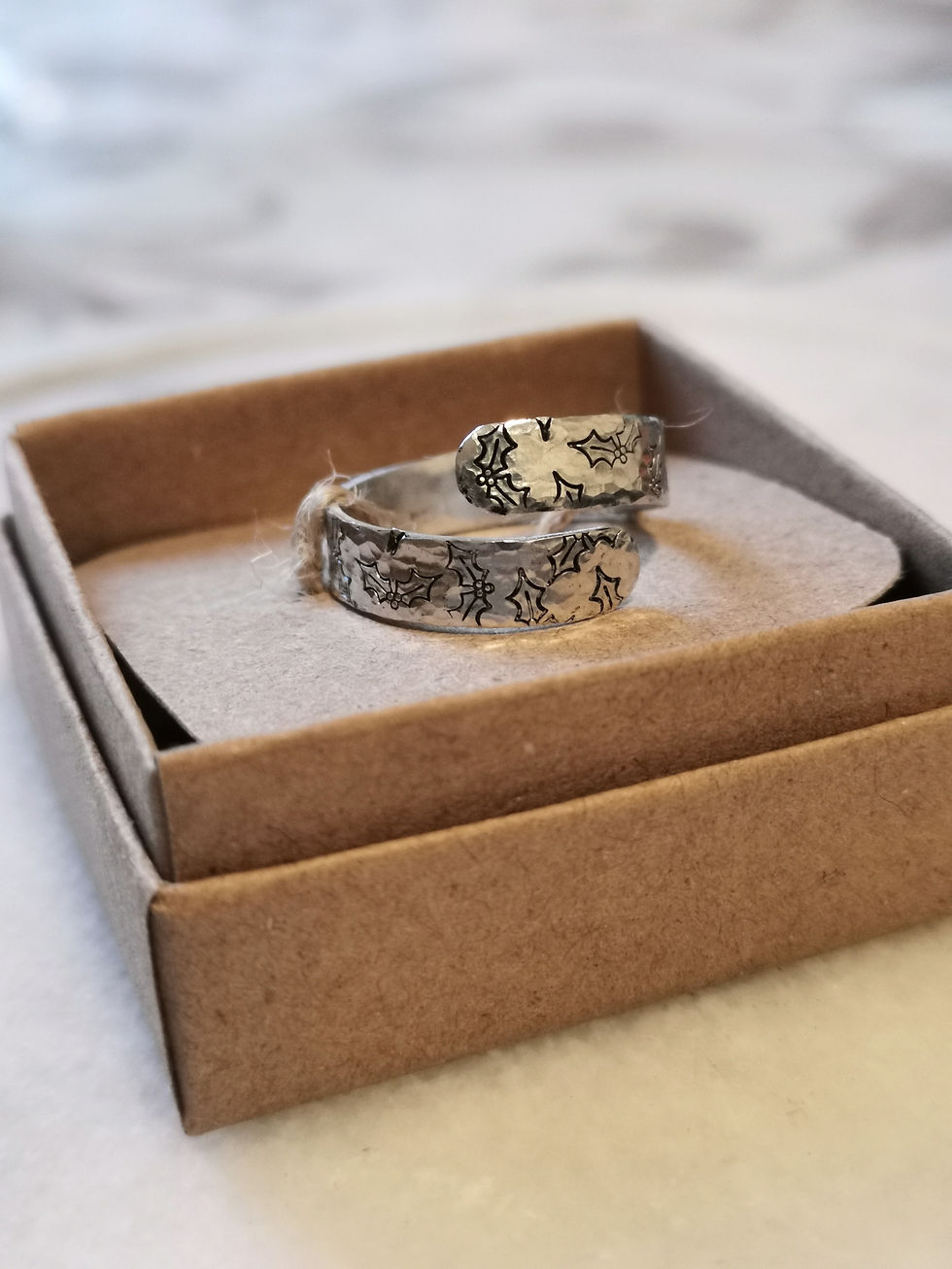 Thumbnail: Holly : Cross Over Ring