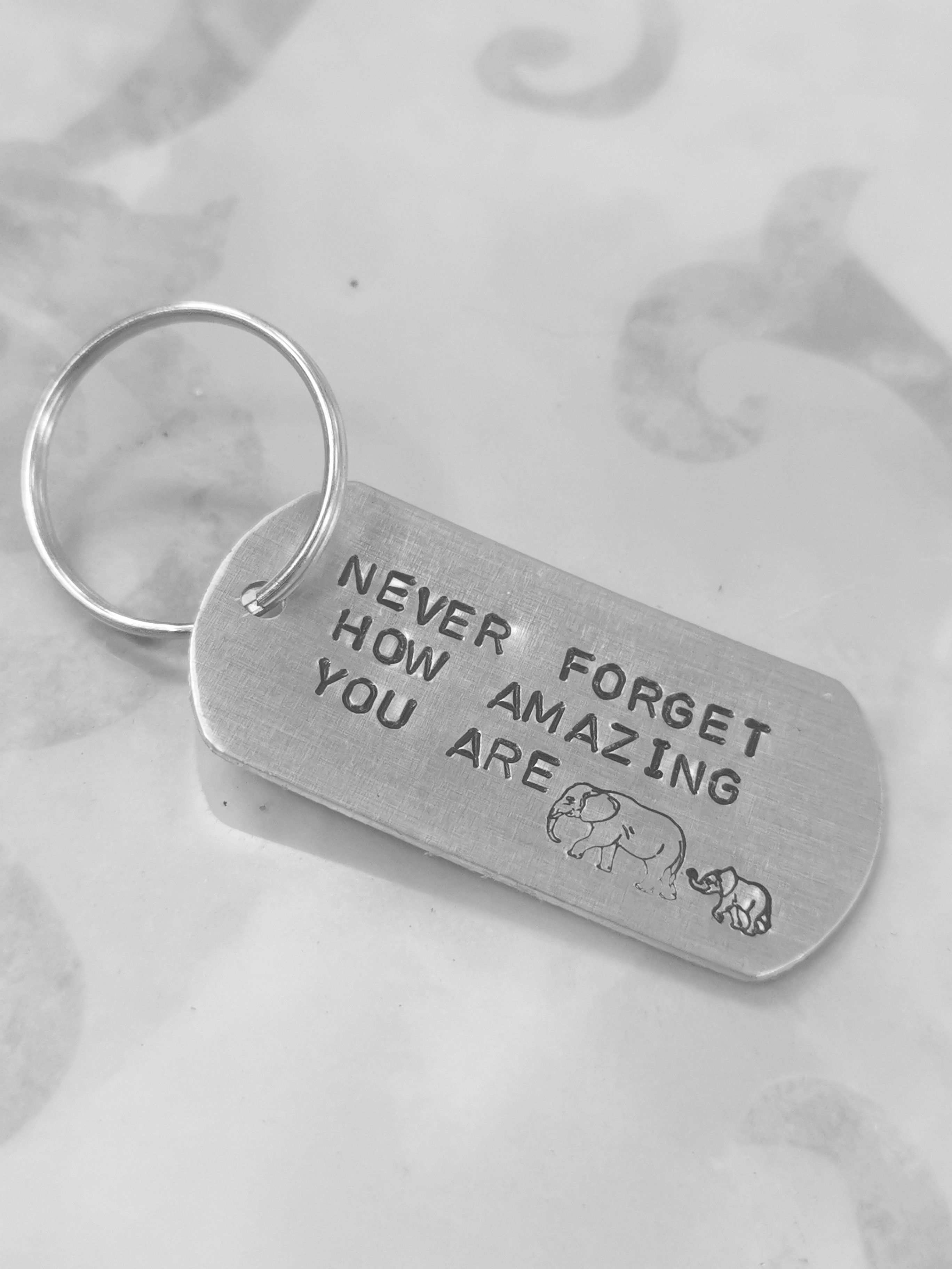 Never forget how amazing you are (elephantand baby elephant)): Keyring