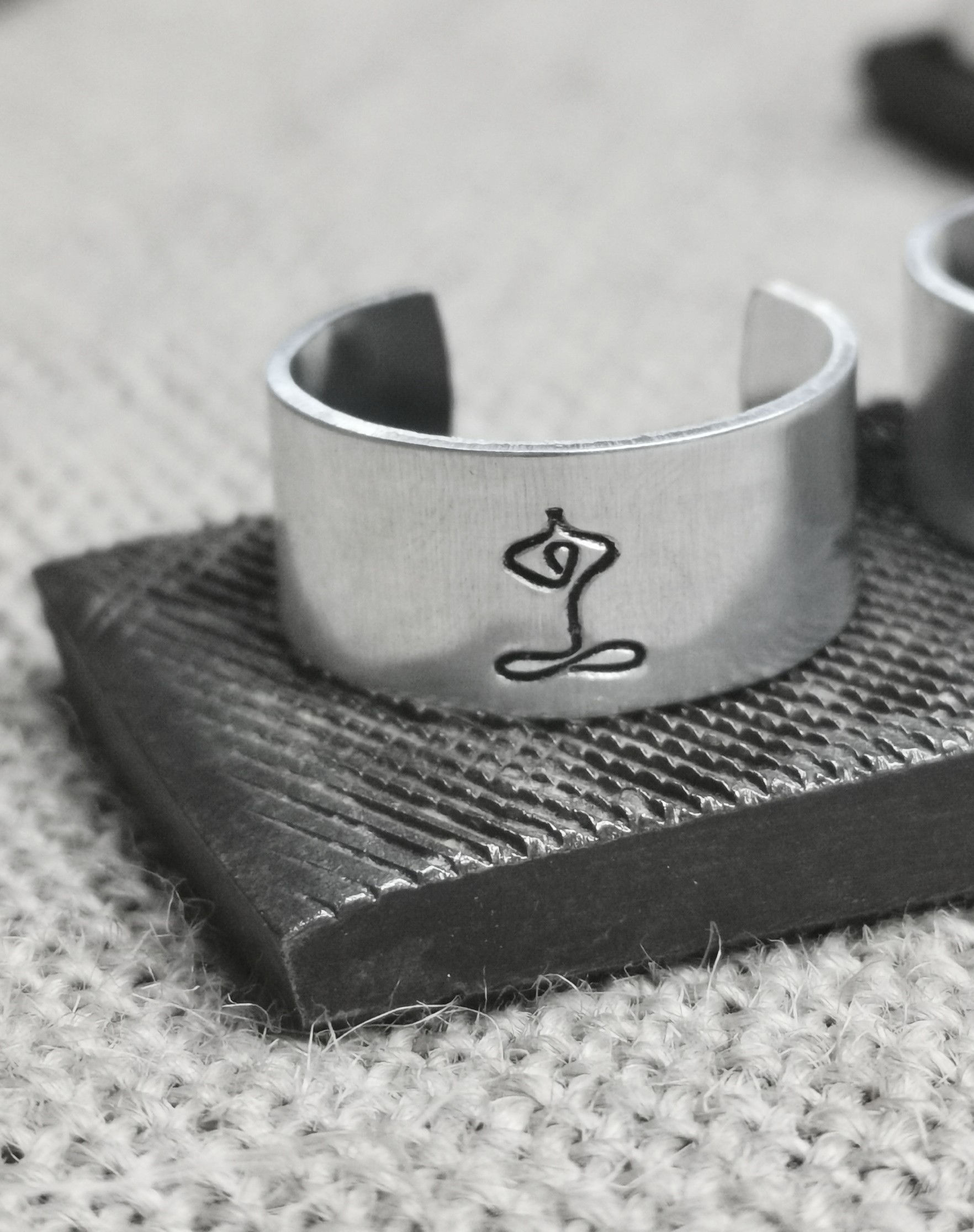 Yoga Pose : Wide Band Ring