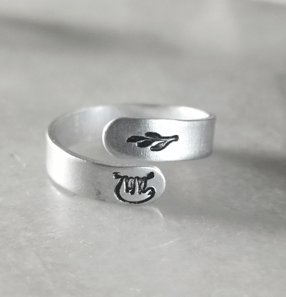 Thumbnail: Sloth with Leaves : Cross Over Ring