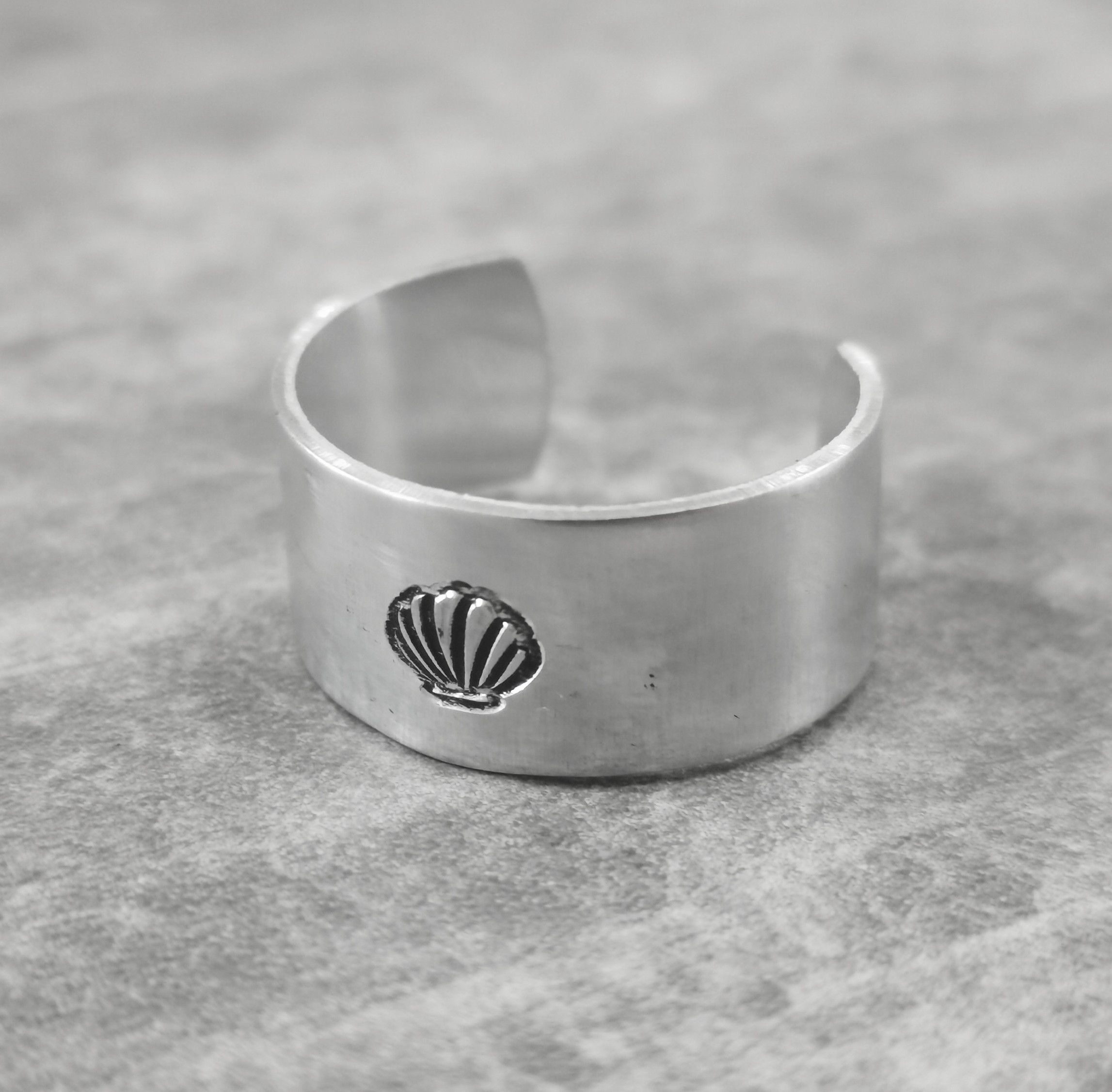 Seashell : Wide Band Ring
