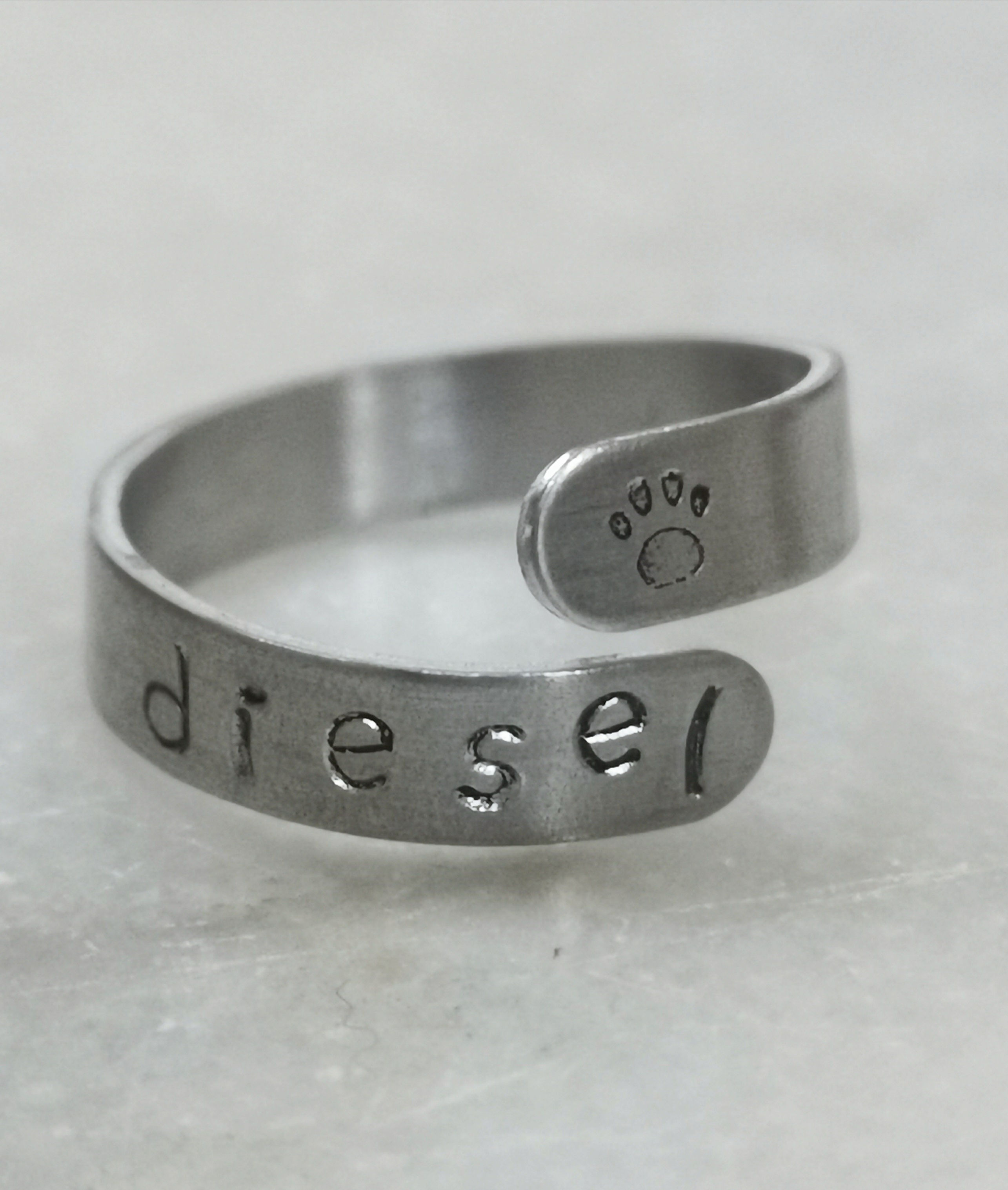 Paw Print and Pet Name : Cross Over Ring